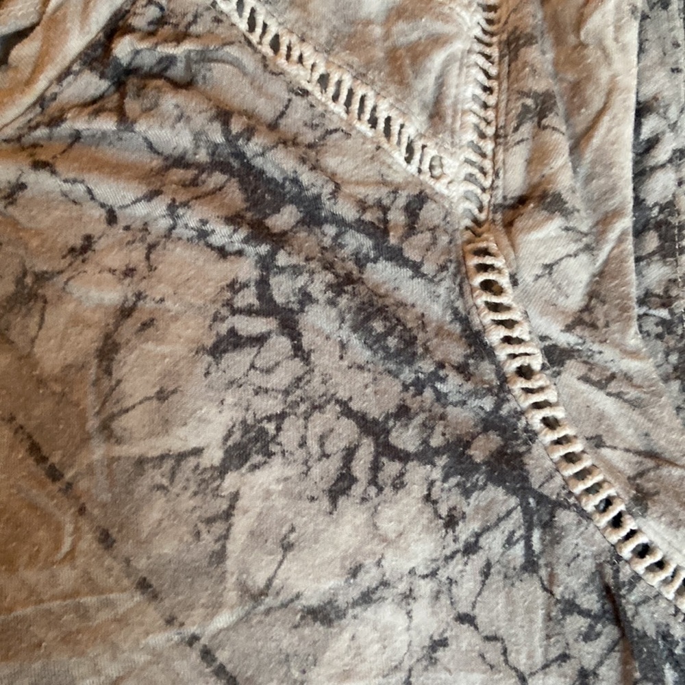 Rose and Olive Shirt - Picture 2 of 2